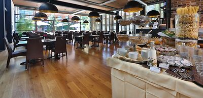 Best Western Falck Village Hotel