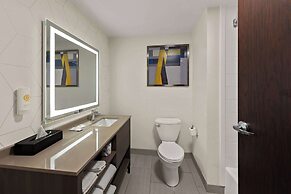 Comfort Suites Columbus East Broad