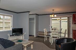 Tiki Shores Inn & Suites