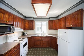 Tiki Shores Inn & Suites