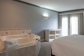 Tiki Shores Inn & Suites