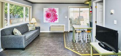 Tiki Shores Inn & Suites