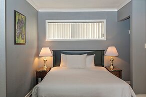 Tiki Shores Inn & Suites