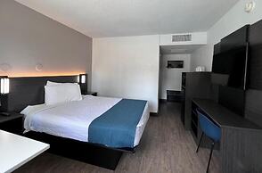 Studio 6 Bakersfield, CA - South