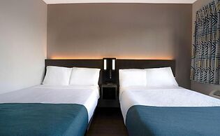 Studio 6 Bakersfield, CA - South