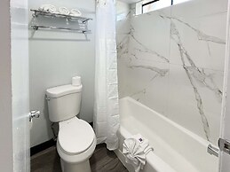 Studio 6 Bakersfield, CA - South