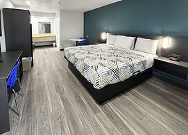 Studio 6 Bakersfield, CA - South