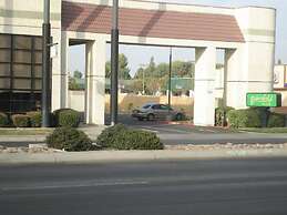 Studio 6 Bakersfield, CA - South