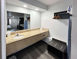 Studio 6 Bakersfield, CA - South