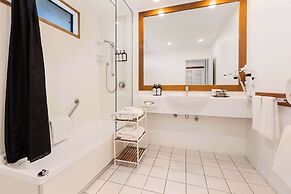 Quality Hotel Lincoln Green