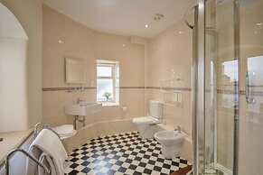 Marlborough Arms Hotel