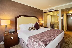 Pinnacle Hotel at the Pier