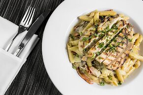 Pinnacle Hotel at the Pier