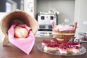 Villa Italia Luxury Suites and Apartments