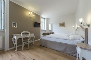 Villa Italia Luxury Suites and Apartments