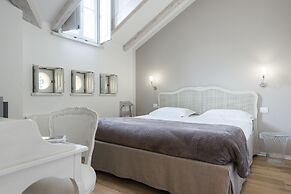 Villa Italia Luxury Suites and Apartments