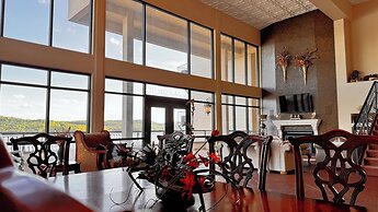 D'Monaco Luxury Resort