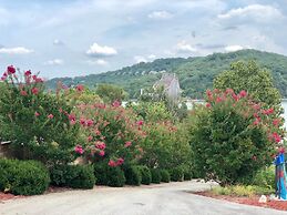 D'Monaco Luxury Resort