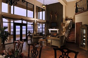 D'Monaco Luxury Resort