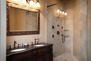 D'Monaco Luxury Resort