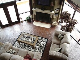 D'Monaco Luxury Resort