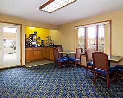 Rodeway Inn & Suites