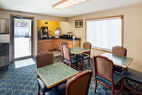 Rodeway Inn & Suites