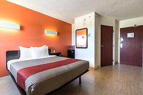 Motel 6 Kingston, ON