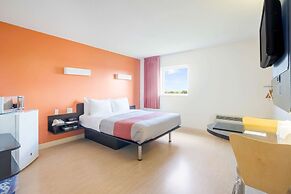 Motel 6 Kingston, ON