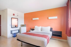 Motel 6 Kingston, ON