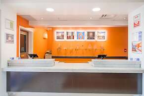 Motel 6 Kingston, ON