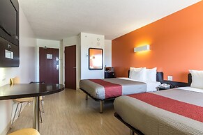 Motel 6 Kingston, ON