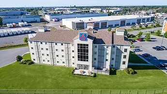 Motel 6 Kingston, ON