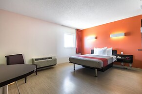 Motel 6 Kingston, ON