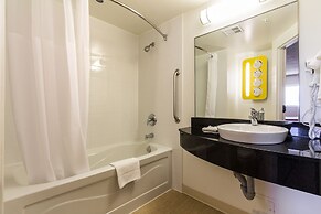 Motel 6 Kingston, ON