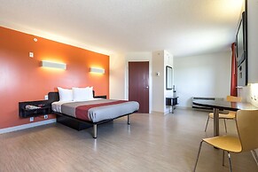 Motel 6 Kingston, ON