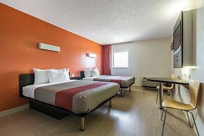 Motel 6 Kingston, ON