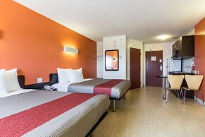 Motel 6 Kingston, ON