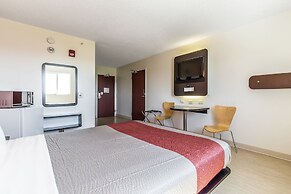 Motel 6 Kingston, ON