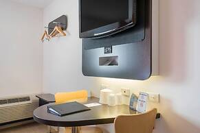 Motel 6 Kingston, ON