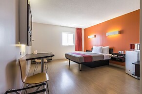 Motel 6 Kingston, ON