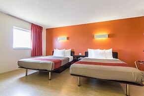Motel 6 Kingston, ON