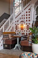 Toll House Inn