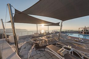 Caldera's Dolphin Suites