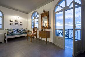 Caldera's Dolphin Suites