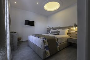 Caldera's Dolphin Suites