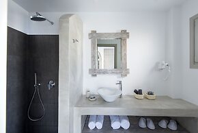 Caldera's Dolphin Suites