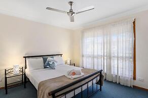 Dolphin Sands Holiday Villas