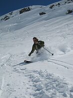 Chalet Alpina Hotel & Apartments