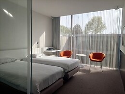 D-Hotel